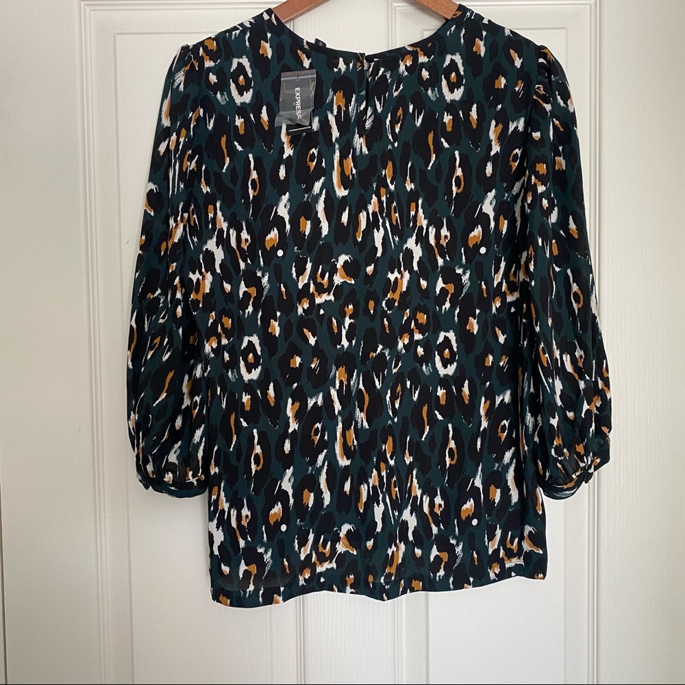 Express Blouse - Picture 2 of 3